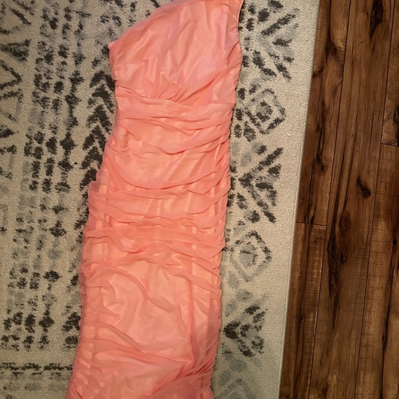 Elegant Pink One-Shoulder Dress - Picture 3 of 3